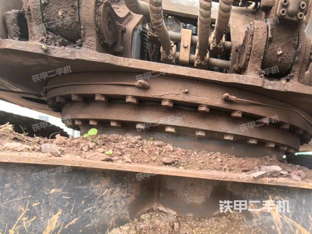 轉(zhuǎn)盤和下車架正前（工作和回轉(zhuǎn)裝置）