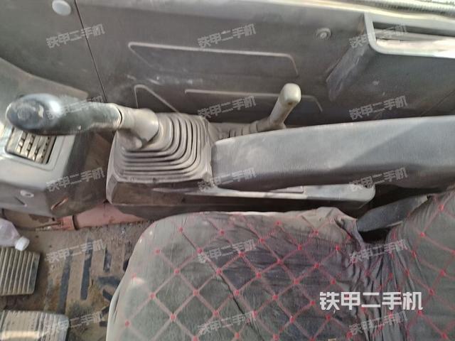 座椅右側(cè)控制臺(tái)/鑰匙門/油門/含右手柄（駕駛室部分）