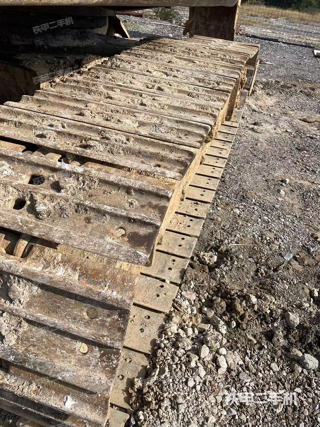 單側(cè)履帶整體(整機外觀) 單側(cè)履帶整體(整機外觀)