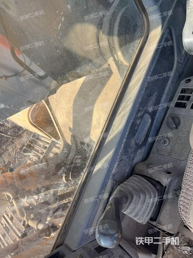 座椅右側(cè)控制臺/鑰匙門/油門/含右手柄(駕駛室部分) 座椅右側(cè)控制臺/鑰匙門/油門/含右手柄(駕駛室部分)