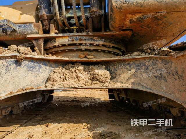 轉(zhuǎn)盤和下車架正前（工作和回轉(zhuǎn)裝置）