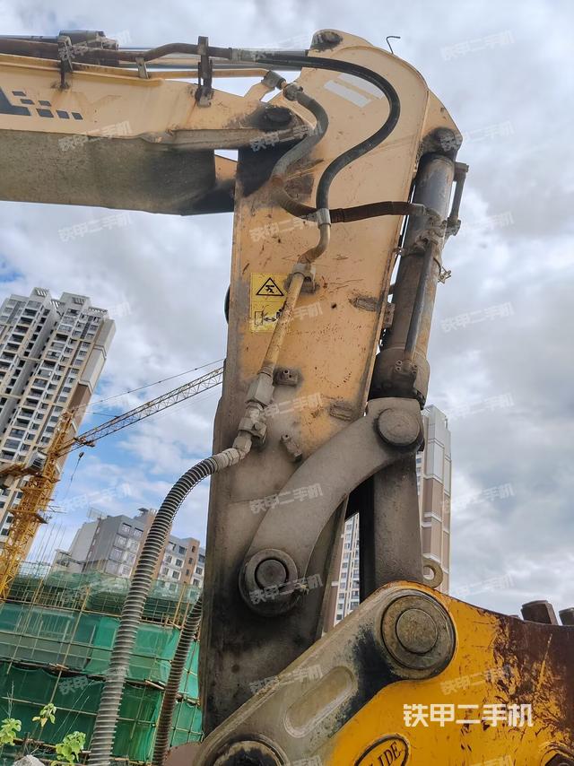 大臂油缸整體?豎拍(工作和回轉(zhuǎn)裝置) 大臂油缸整體?豎拍(工作和回轉(zhuǎn)裝置)