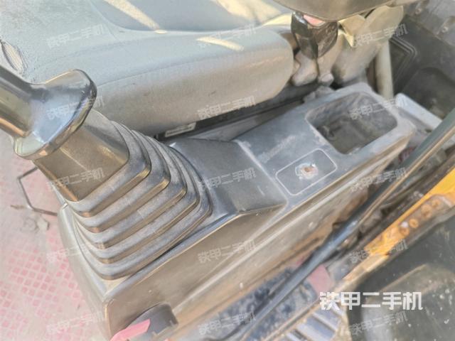 座椅左側控制臺/音響/含左手柄(駕駛室部分) 座椅左側控制臺/音響/含左手柄(駕駛室部分)