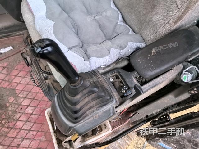 座椅左側(cè)控制臺/音響/含左手柄（駕駛室部分）