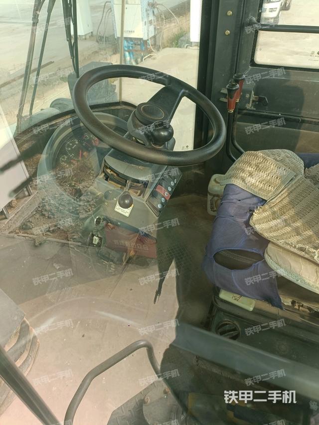 駕駛室工作臺(tái)（整機(jī)外觀(guān)及大件）