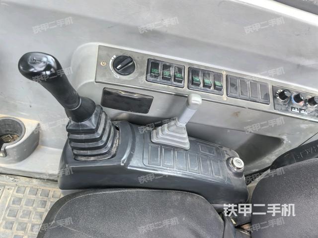 座椅右側(cè)控制臺(tái)/鑰匙門/油門/含右手柄（駕駛室部分）