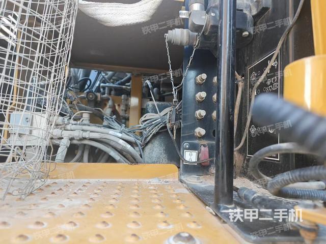 液壓泵艙室正面整體(整機(jī)外觀) 液壓泵艙室正面整體(整機(jī)外觀)