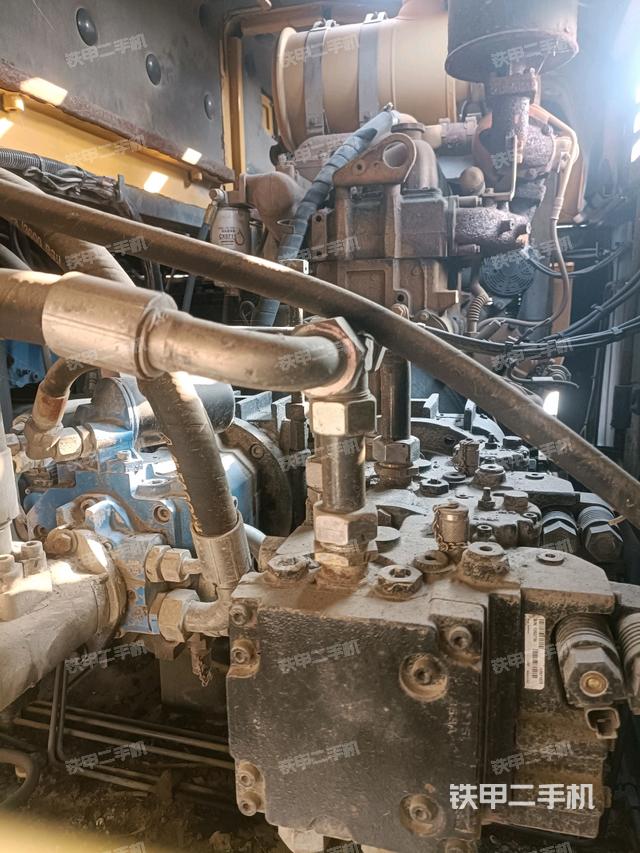 整機(jī)右側(cè)(設(shè)備外觀及核心部件) 整機(jī)右側(cè)(設(shè)備外觀及核心部件)