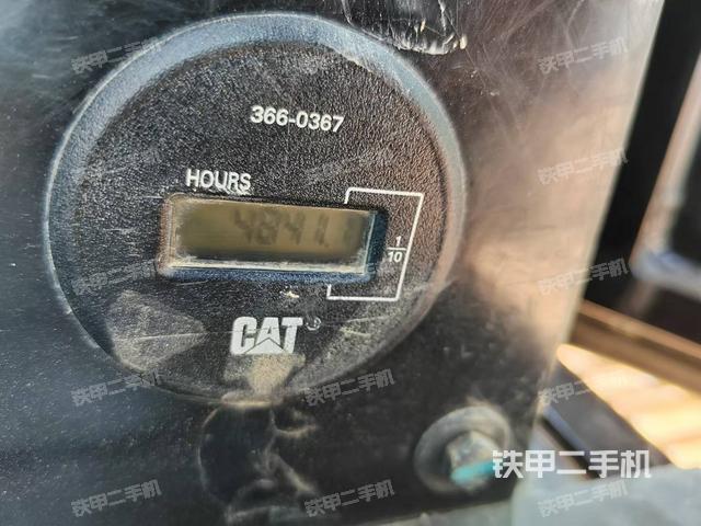 行走控制手柄和踏板?俯拍（駕駛室部分）