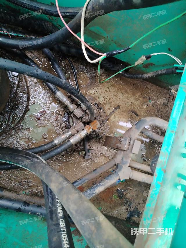 中央回轉(zhuǎn)接頭特寫（上車部件）