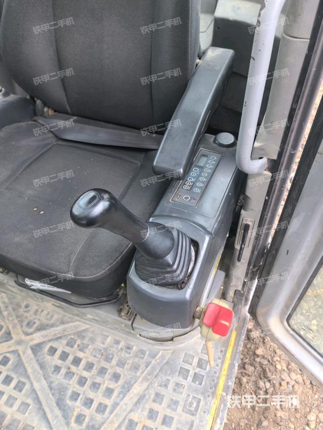 座椅左側(cè)控制臺(tái)/音響/含左手柄（駕駛室部分）