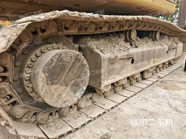 單側(cè)履帶整體(整機外觀) 單側(cè)履帶整體(整機外觀)