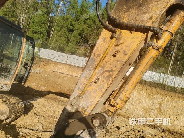 小臂整體左后(工作和回轉裝置) 小臂整體左后(工作和回轉裝置)