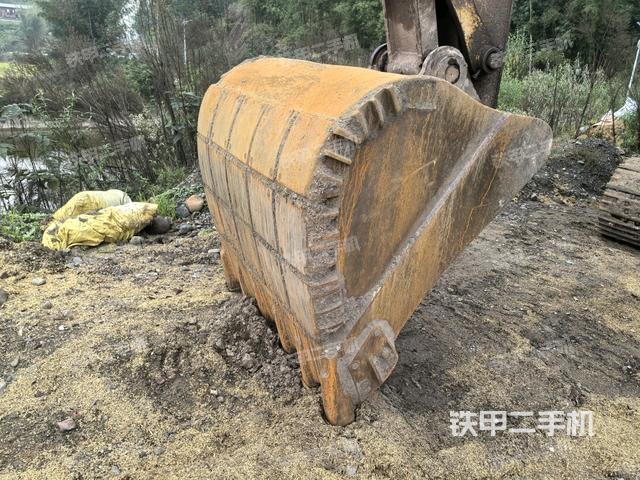 鏟斗右后整體（工作和回轉(zhuǎn)裝置）