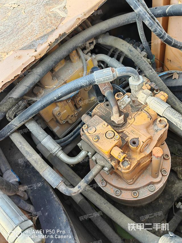 回轉(zhuǎn)馬達(dá)和主控閥（整機(jī)外觀）