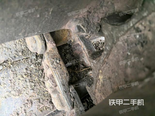 右驅(qū)動輪（行走機構(gòu)）