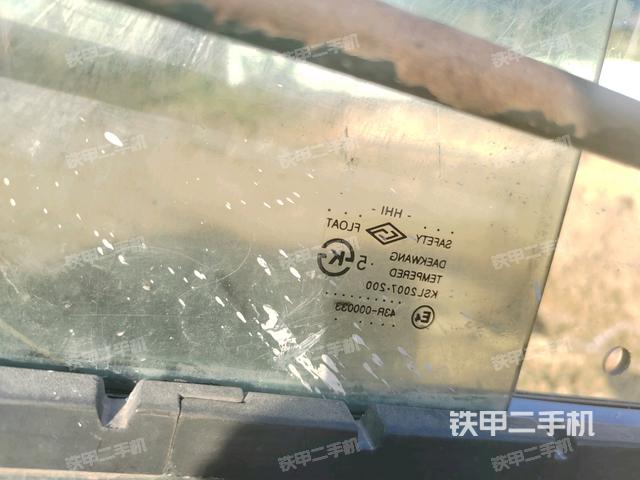 后窗玻璃角標(駕駛室部分) 后窗玻璃角標(駕駛室部分)
