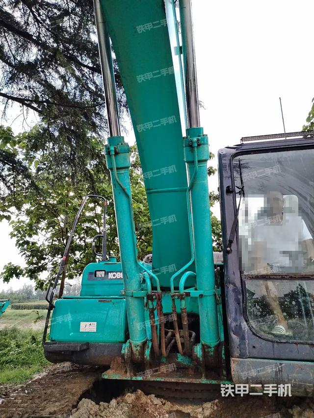 大臂油缸整體?豎拍（工作和回轉(zhuǎn)裝置）