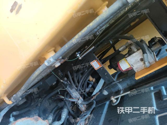 回轉(zhuǎn)馬達(dá)和主控閥(整機(jī)外觀) 回轉(zhuǎn)馬達(dá)和主控閥(整機(jī)外觀)