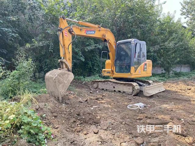 駕駛室頂部(整機(jī)外觀) 駕駛室頂部(整機(jī)外觀)