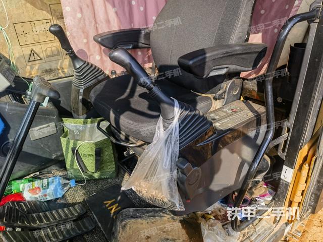 座椅左側(cè)控制臺/音響/含左手柄（駕駛室部分）