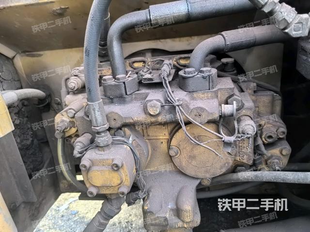 液壓泵斜45?左（大件艙室）