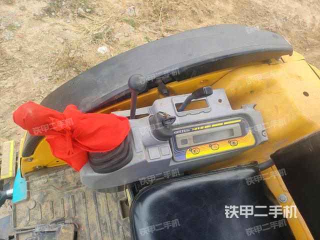 座椅右側(cè)控制臺(tái)/鑰匙門(mén)/油門(mén)/含右手柄（駕駛室部分）