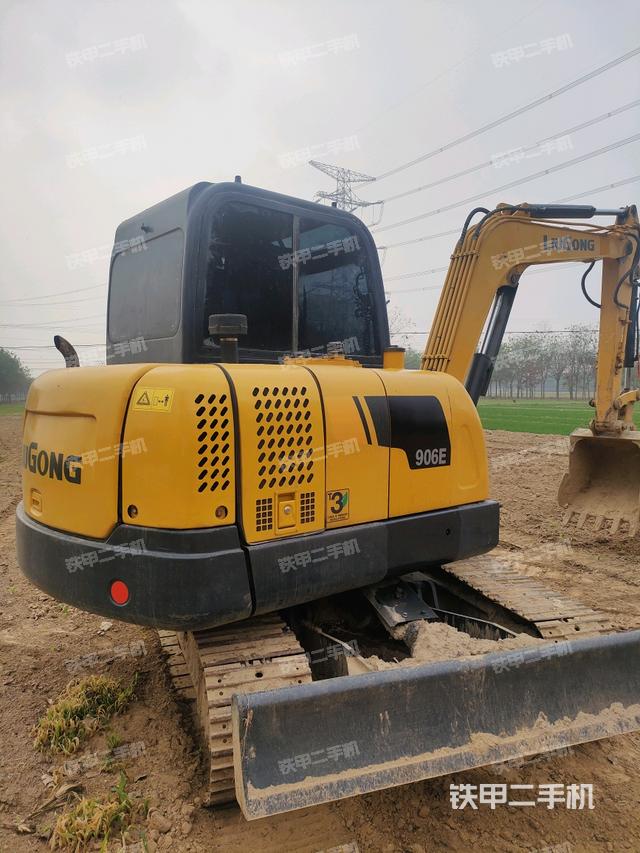 整機(jī)右后45°(整機(jī)外觀) 整機(jī)右后45°(整機(jī)外觀)