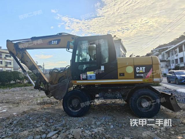 駕駛室整體(整機(jī)外觀) 駕駛室整體(整機(jī)外觀)