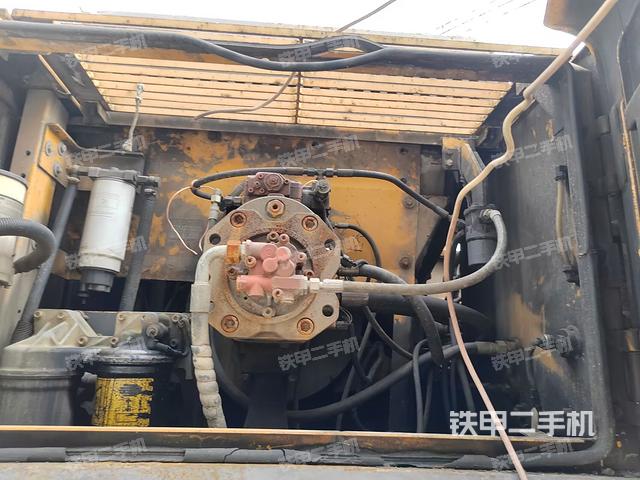 液壓泵斜45?右(大件艙室) 液壓泵斜45?右(大件艙室)