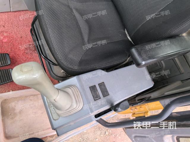 座椅右側(cè)控制臺(tái)/鑰匙門/油門/含右手柄（駕駛室部分）