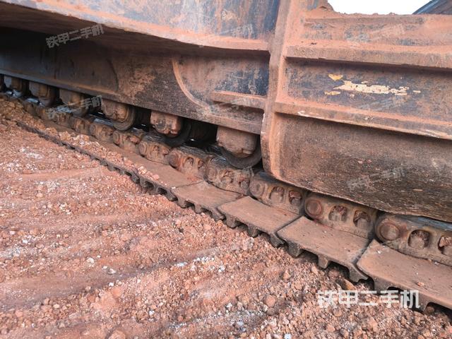 左驅(qū)動輪（行走機構(gòu)）