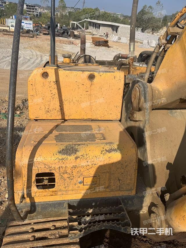 大臂根部?斜視(工作和回轉(zhuǎn)裝置) 大臂根部?斜視(工作和回轉(zhuǎn)裝置)