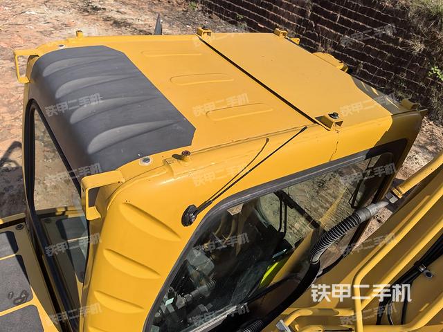 駕駛室頂部（整機外觀）