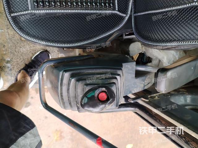 座椅左側(cè)控制臺(tái)/音響/含左手柄（駕駛室部分）