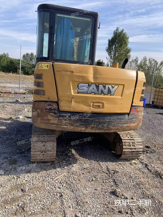 駕駛室頂部(整機外觀) 駕駛室頂部(整機外觀)