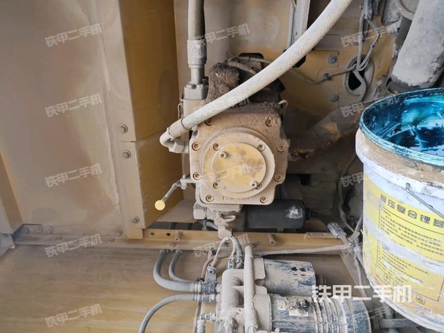 液壓泵艙室正面整體（整機(jī)外觀）