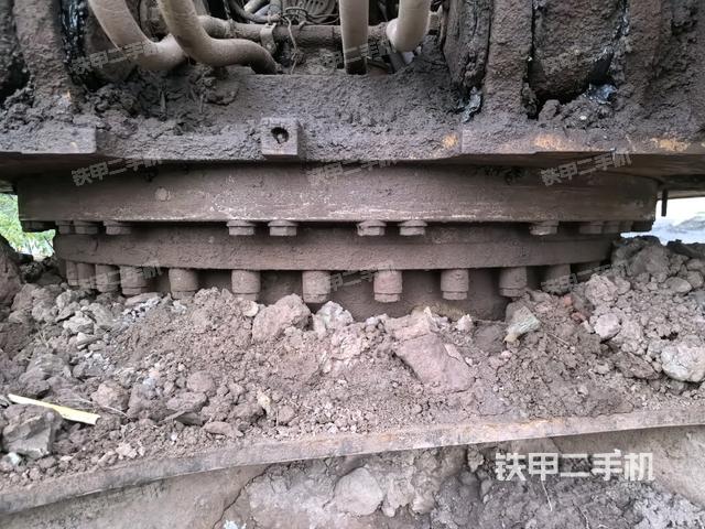 轉(zhuǎn)盤和下車架正前（工作和回轉(zhuǎn)裝置）