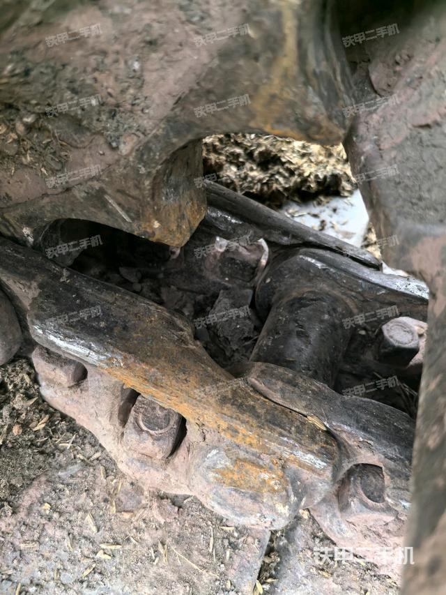 左驅(qū)動輪（行走機構(gòu)）