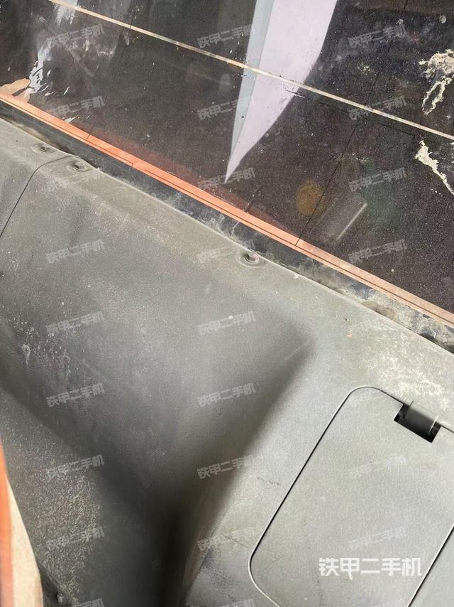 后窗玻璃角標(駕駛室部分) 后窗玻璃角標(駕駛室部分)