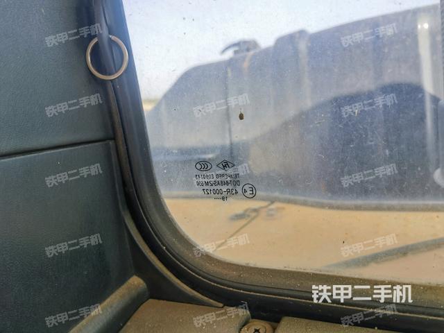 后窗玻璃角標（駕駛室部分）