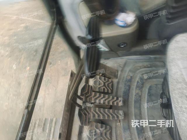 座椅左側控制臺/音響/含左手柄(駕駛室部分) 座椅左側控制臺/音響/含左手柄(駕駛室部分)