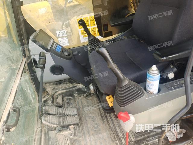 座椅右側(cè)控制臺(tái)/鑰匙門(mén)/油門(mén)/含右手柄（駕駛室部分）