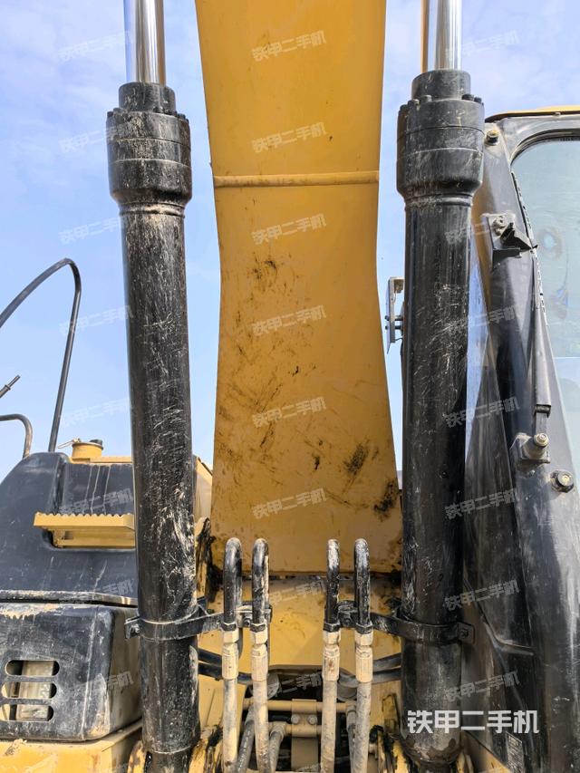 大臂油缸整體?豎拍（工作和回轉(zhuǎn)裝置）