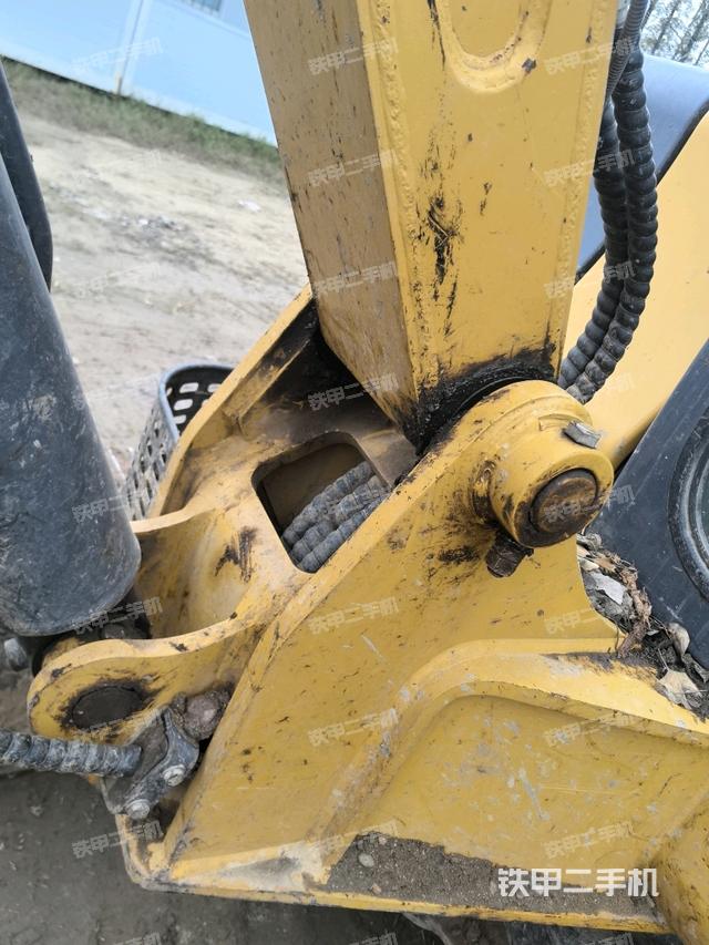 大臂根部?斜（工作和回轉(zhuǎn)裝置）