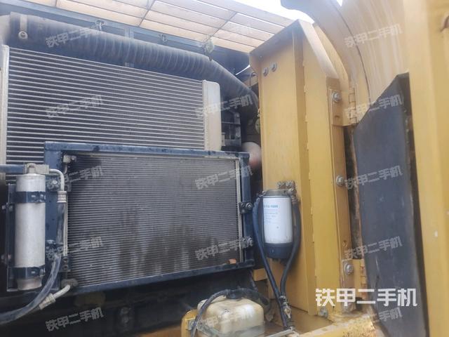 散熱器正面(大件艙室) 散熱器正面(大件艙室)