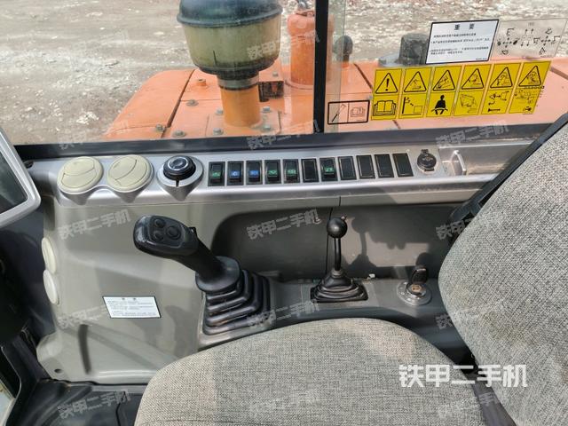座椅右側(cè)控制臺(tái)/鑰匙門/油門/含右手柄(駕駛室部分) 座椅右側(cè)控制臺(tái)/鑰匙門/油門/含右手柄(駕駛室部分)