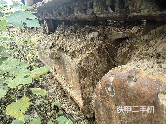 單側(cè)履帶整體(整機(jī)外觀) 單側(cè)履帶整體(整機(jī)外觀)