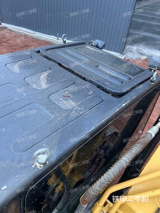 駕駛室頂部俯視（上車(chē)部件）