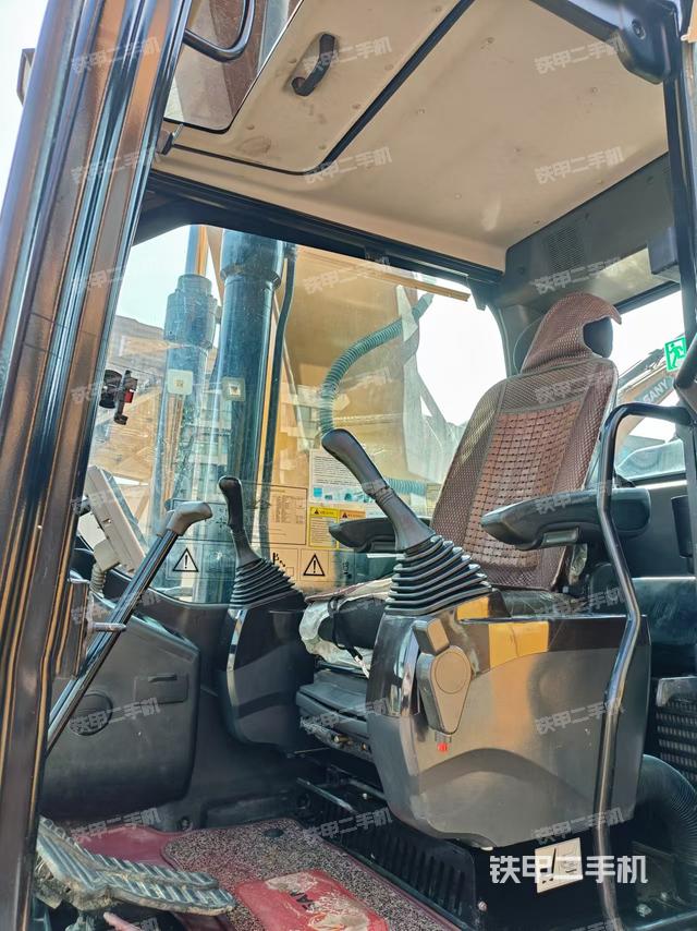 駕駛室整體（整機(jī)外觀）